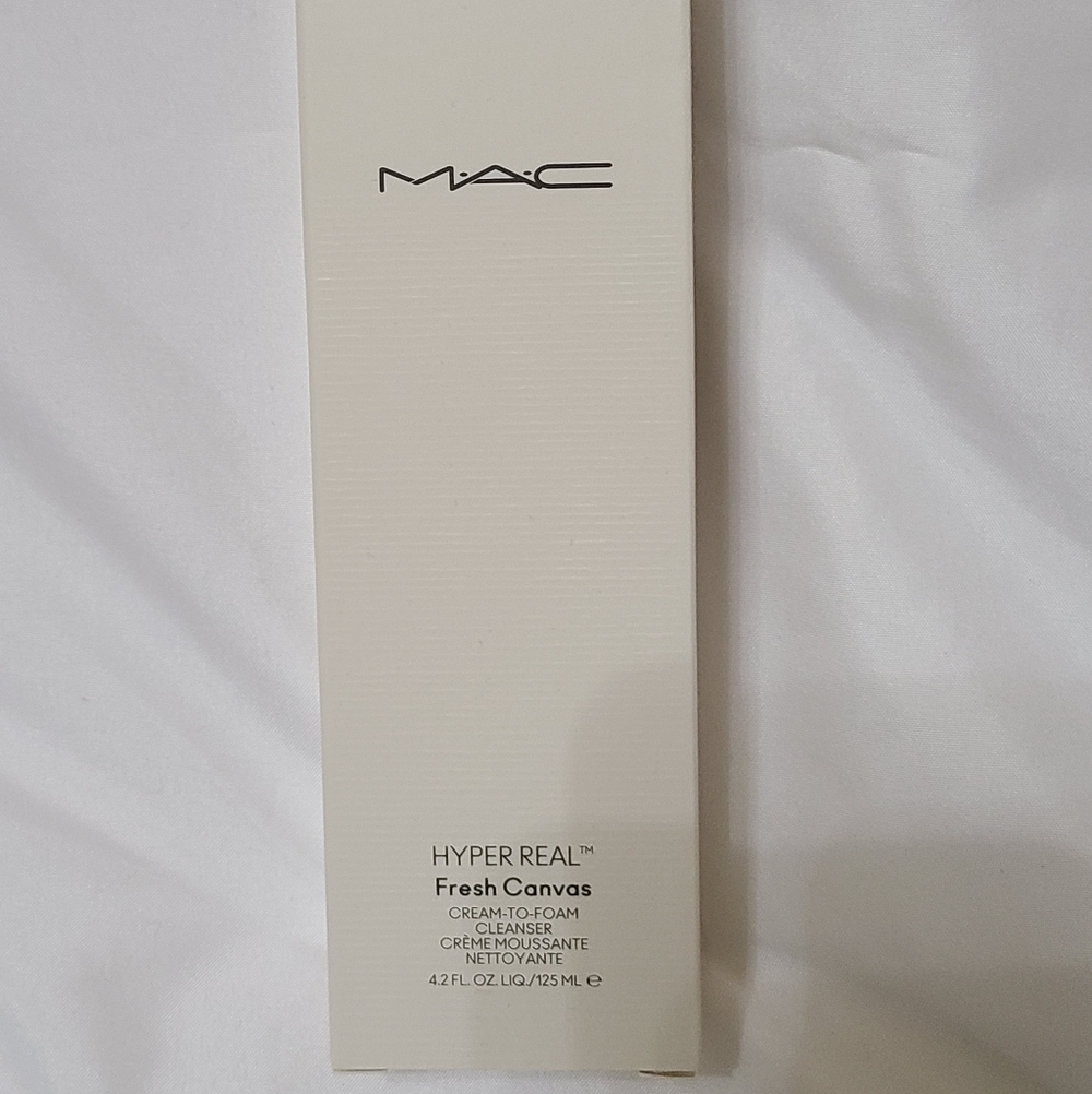 MAC Hyper Real Fresh Canvas